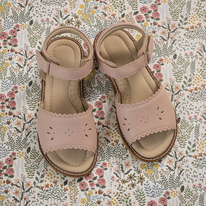 Classic Sandal with Scallop Pink