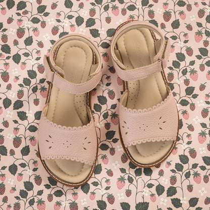 Classic Sandal with Scallop Pink